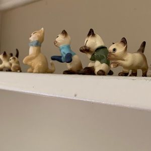 Miniature cat figurines